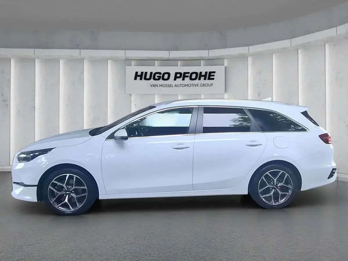 Gebraucht Kia Ceed Spirit 140 PS (102 kW) 2024 Weiß Kleinwagen