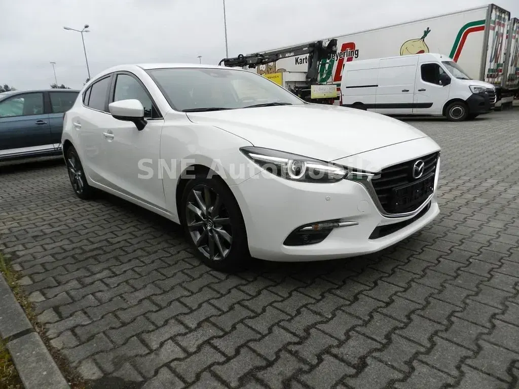 Używany Mazda 3 150 KM (110 kW) 2018 Biały Sedan/Limuzyna