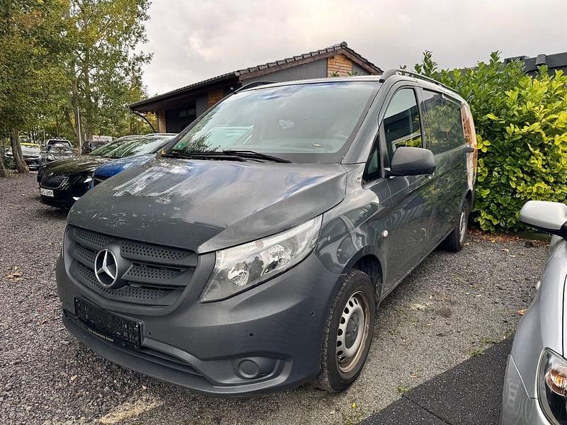 Schwarz Gebraucht 2016 Mercedes Vito Van / Kleinbus | 15.870 € (Fairer Preis) - Bild 1/2