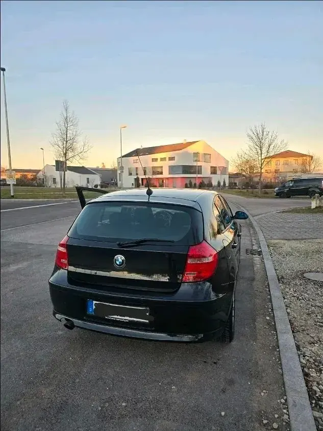 Gebraucht BMW 118 143 PS (105 kW) 2008 Schwarz Kleinwagen