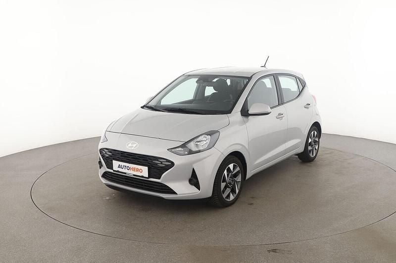 Grau Gebraucht 2023 Hyundai i10 Trend Kleinwagen | 16.280 € (Fairer Preis) - Bild 1/3