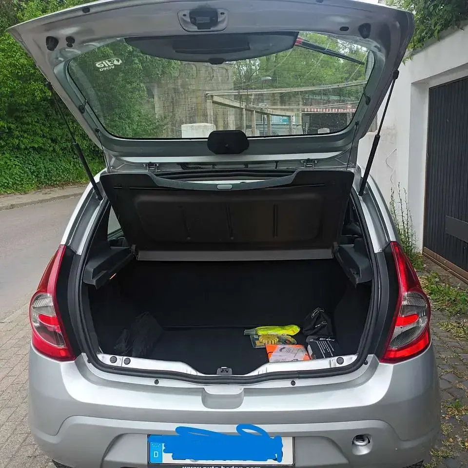 Second-hand Dacia Sandero 75 CP (55 kW) 2012 Argintiu Berlinǎ