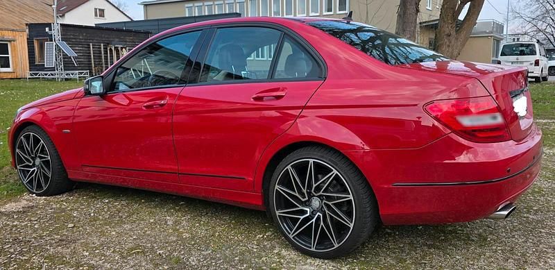 Gebraucht Mercedes C200 184 PS (135 kW) 2012 Rot Limousine