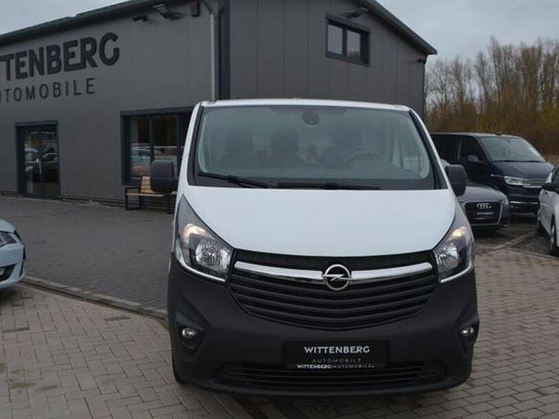 Gebraucht Opel Vivaro 121 PS (88 kW) 2018 Weiß Van / Kleinbus