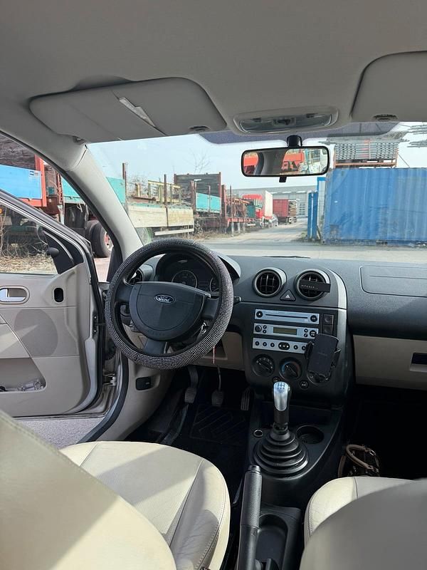 Gebraucht Ford Fiesta 80 PS (58 kW) 2005 Andere farben Kleinwagen