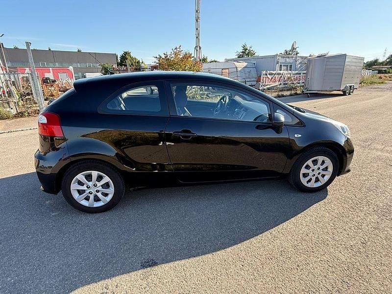 Gebraucht Kia Rio Edition 7 84 PS (61 kW) 2015 Schwarz Kleinwagen
