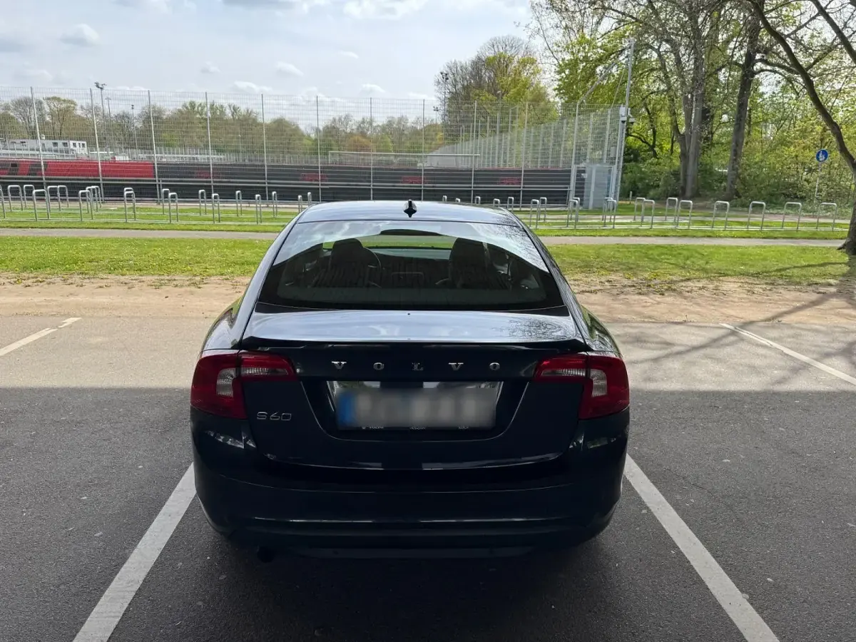 Gebraucht Volvo S60 Kinetic 136 PS (100 kW) 2013 Schwarz Limousine