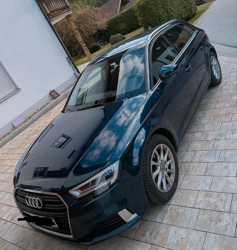 Gebraucht Audi A3 116 PS (85 kW) 2018 Blau Limousine