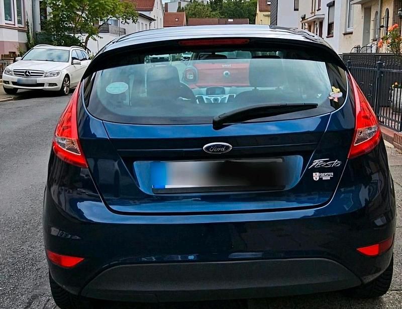 Gebraucht Ford Fiesta 60 PS (44 kW) 2012 Blau Kleinwagen