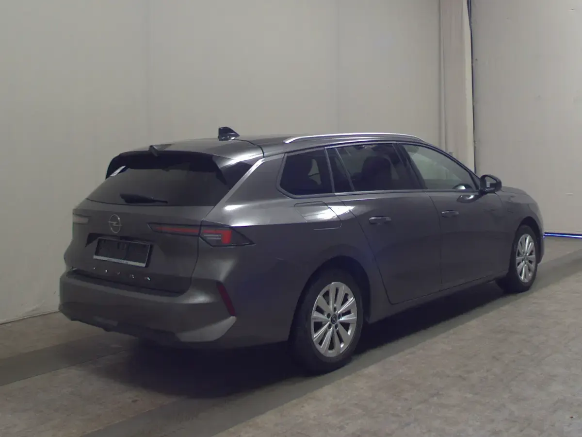 Usado Opel Astra Elegance 131 HP (96 kW) 2023 Cinzento Carrinha