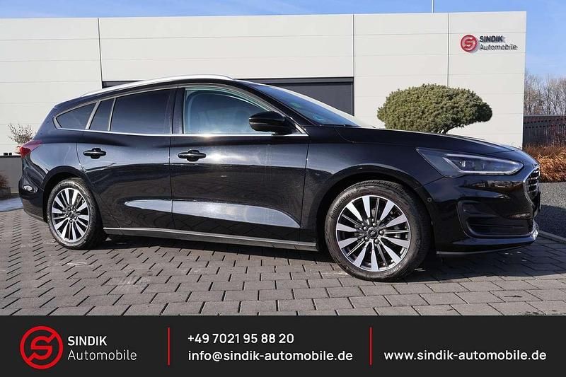 Schwarz Gebraucht 2022 Ford Focus Titanium X Kombi | 20.980 € (Etwas zu teuer) - Bild 1/4