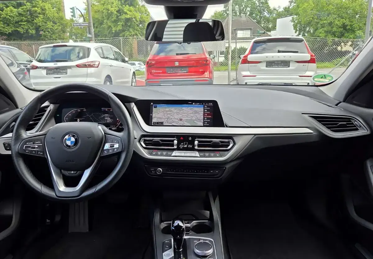 Gebraucht BMW 120 Sport Line 190 PS (139 kW) 2022 Schwarz Limousine
