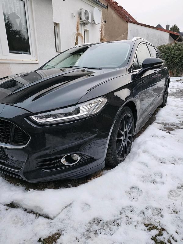 Gebraucht Ford Mondeo 211 PS (155 kW) 2016 Schwarz Kombi