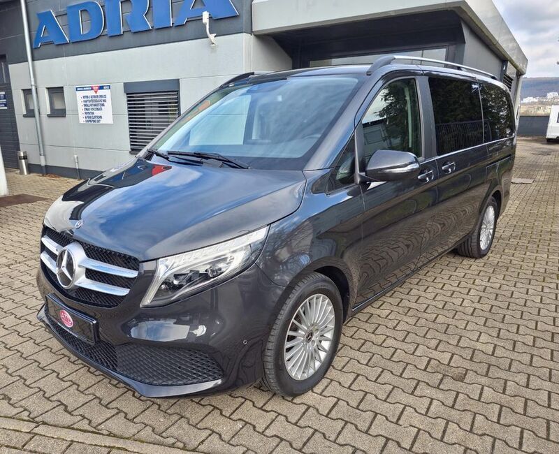 Grau Gebraucht 2019 Mercedes V250 Edition Van / Kleinbus | 46.990 € (Teuer) - Bild 1/4