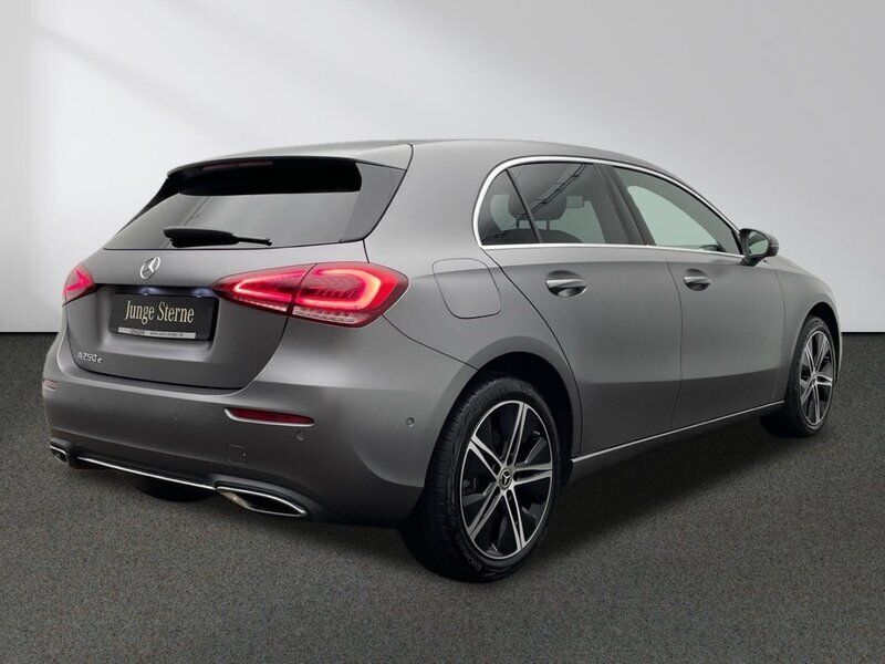 Gebraucht Mercedes A250 Progressive 160 PS (117 kW) 2022 Grau Kleinwagen