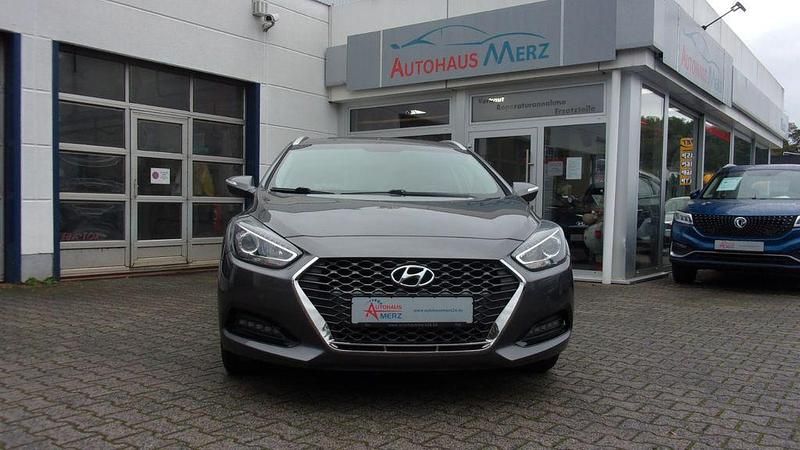 Grau Gebraucht 2019 Hyundai i40 Space Kombi | 14.780 € (Teuer) - Bild 1/4