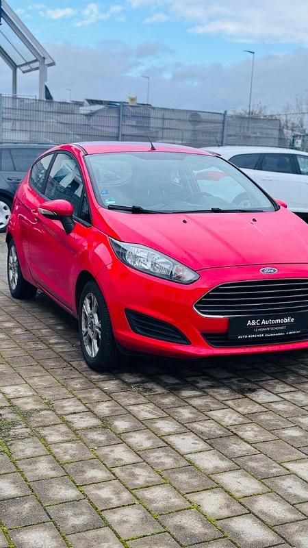 Gebraucht Ford Fiesta Titanium 80 PS (58 kW) 2014 Rot Kleinwagen