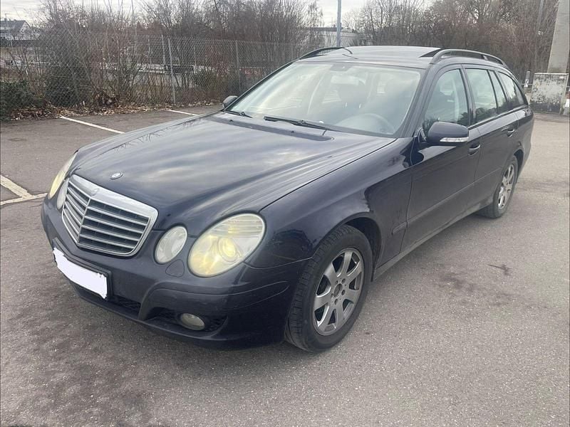 Gebraucht Mercedes E220 Classic 170 PS (125 kW) 2007 Blau Kombi