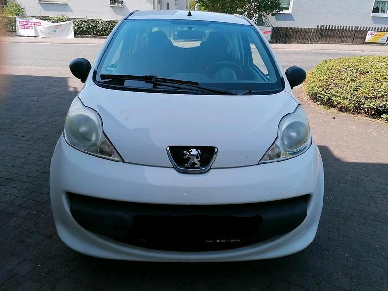 Weiß Gebraucht 2008 Peugeot 107 Kleinwagen | 890 € (Guter Preis) - Bild 1/4