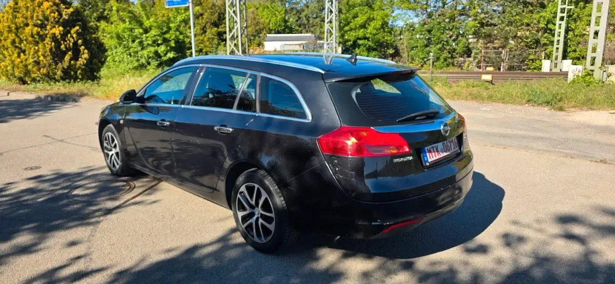 Gebraucht Opel Insignia 131 PS (96 kW) 2011 Schwarz Kombi