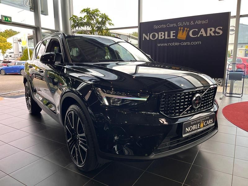 Onyx black (metallic) Gebraucht 2024 Volvo XC40 Ultra SUV | 42.691 € (Teuer) - Bild 1/4