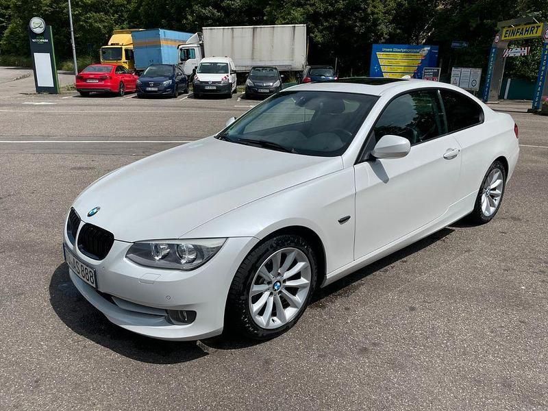 Weiß Gebraucht 2012 BMW 320 M Performance Coupé | 14.999 € - Bild 1/4