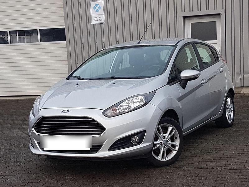 Gebraucht Ford Fiesta 82 PS (60 kW) 2015 Silber Kleinwagen
