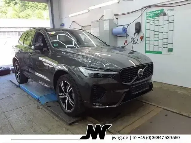 Gebraucht Volvo XC60 R-Design 197 PS (144 kW) 2022 Pine grey / metallic SUV