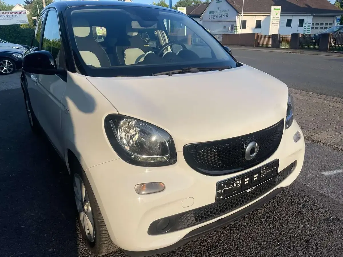 Gebraucht Smart ForFour Passion 71 PS (52 kW) 2015 Schwrz/weiß Kleinwagen