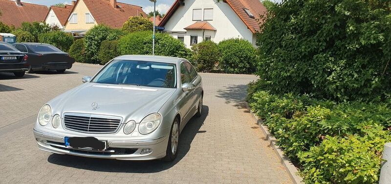 Silber Gebraucht 2003 Mercedes E320 Avantgarde Limousine | 3.700 € (Superpreis) - Bild 1/4