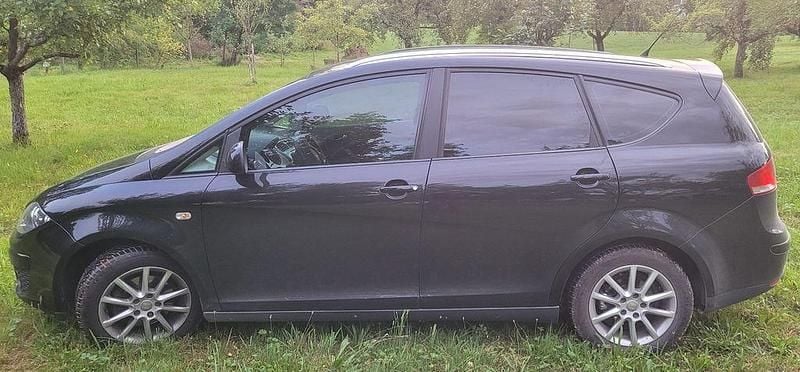 Schwarz Gebraucht 2011 Seat Altea XL Ecomotive Van / Kleinbus | 3.950 € (Fairer Preis) - Bild 1/4