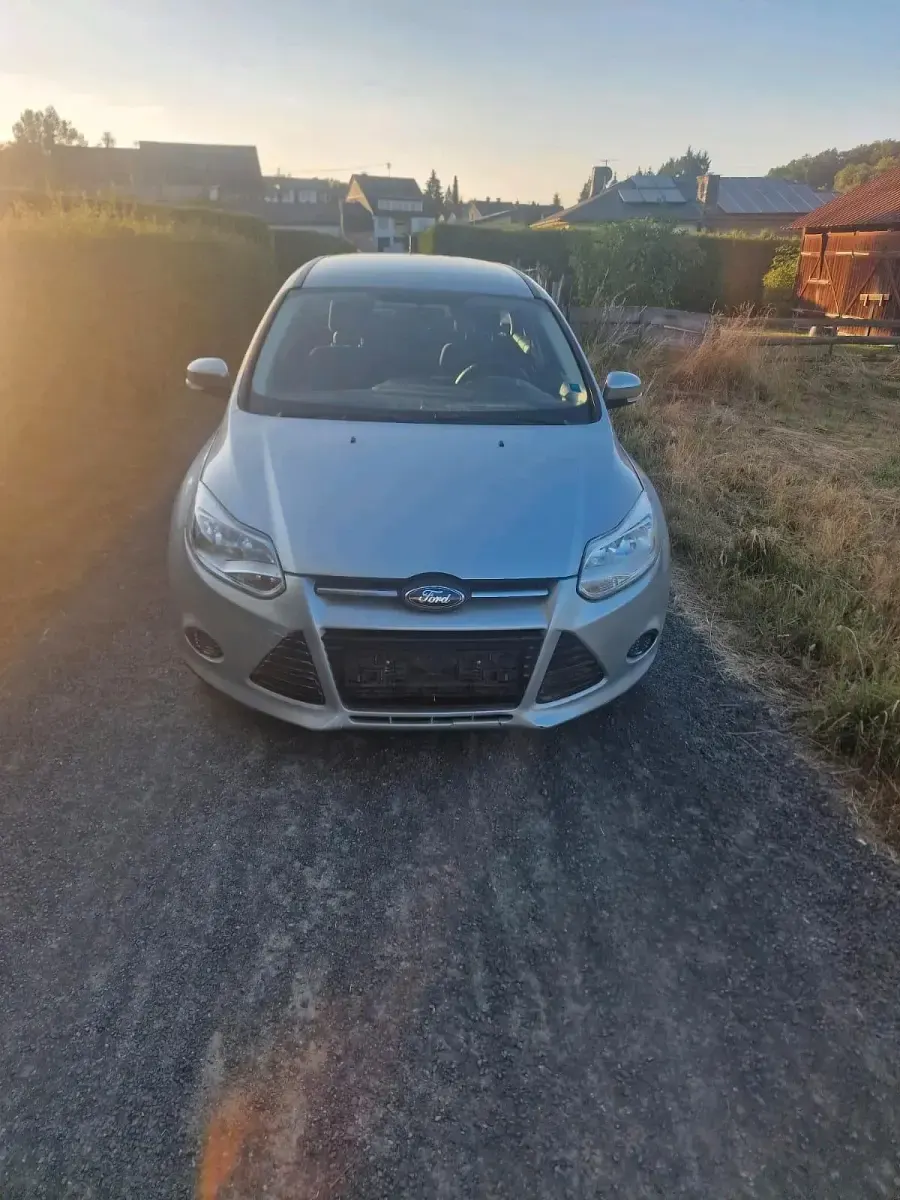 Gebraucht Ford Focus Trend 115 PS (84 kW) 2013 Silber Kombi