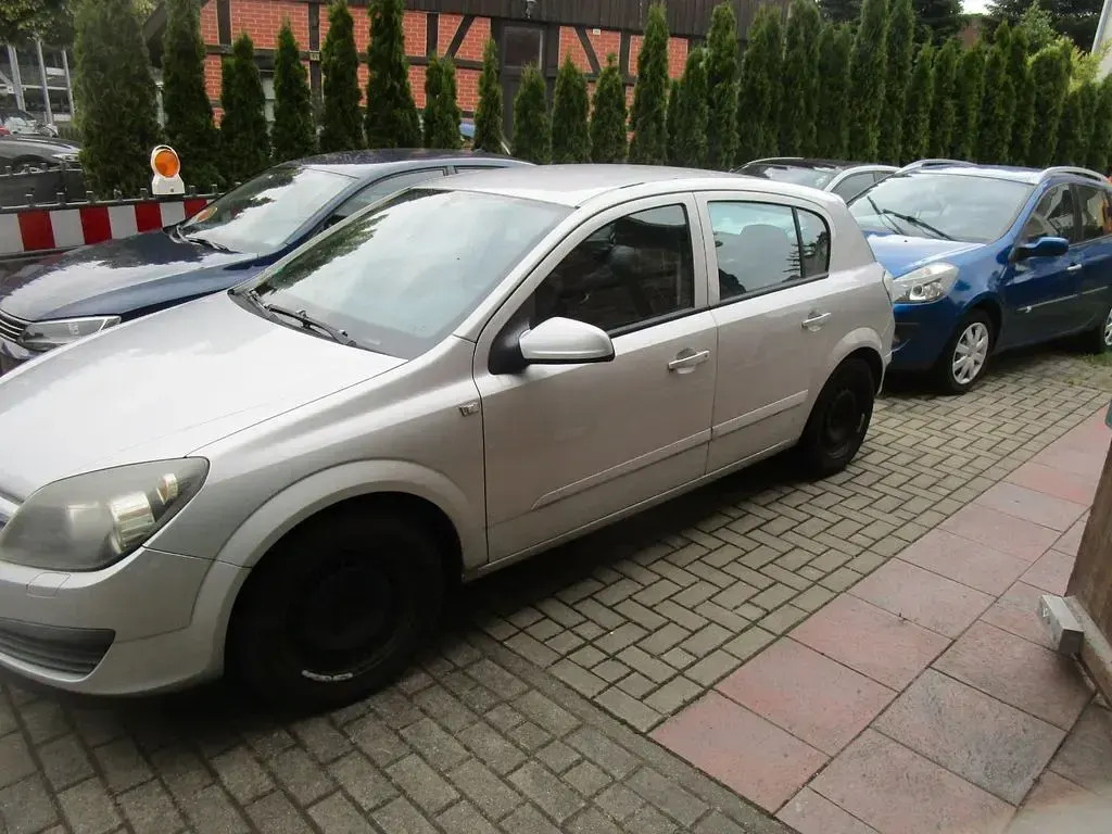 Gebraucht Opel Astra Sport 105 PS (77 kW) 2006 Silber Limousine