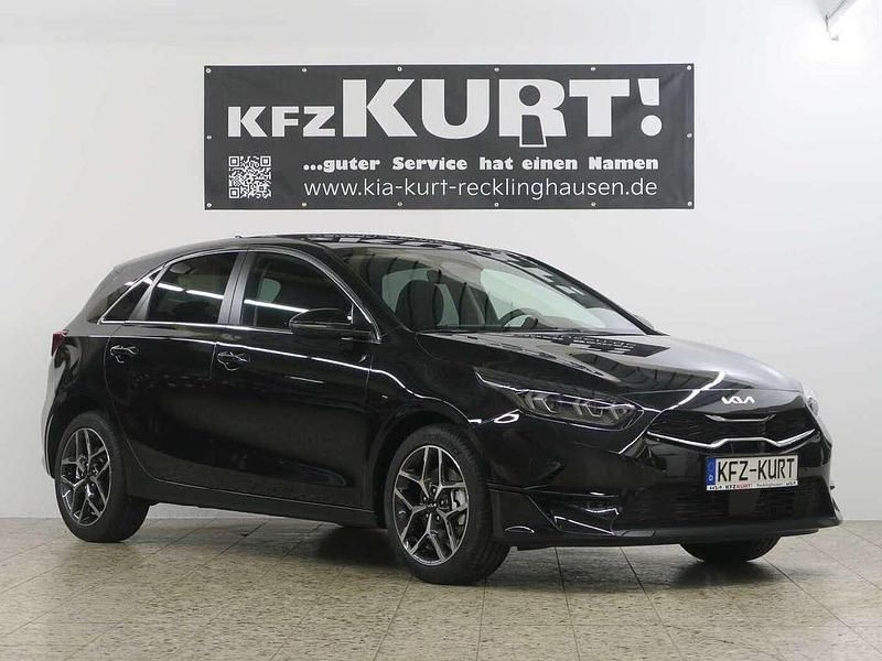 Schwarz Neu 2025 Kia Ceed 4 Limousine | 26.990 € (Etwas zu teuer) - Bild 1/4