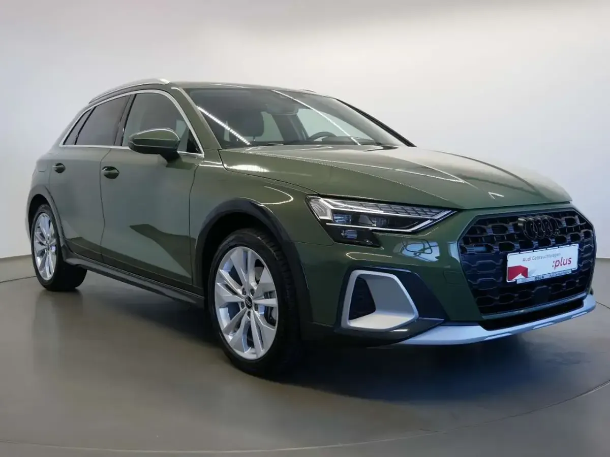 Gebraucht Audi A3 Ambiente 150 PS (110 kW) 2025 Distriktgrün metallic Limousine