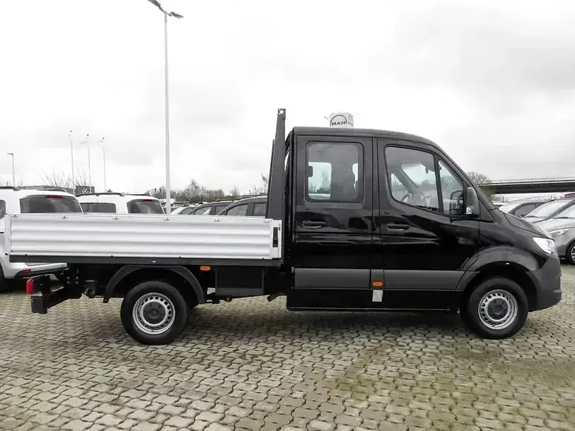 Używany Mercedes Sprinter 150 KM (110 kW) 2024 Czarny Van