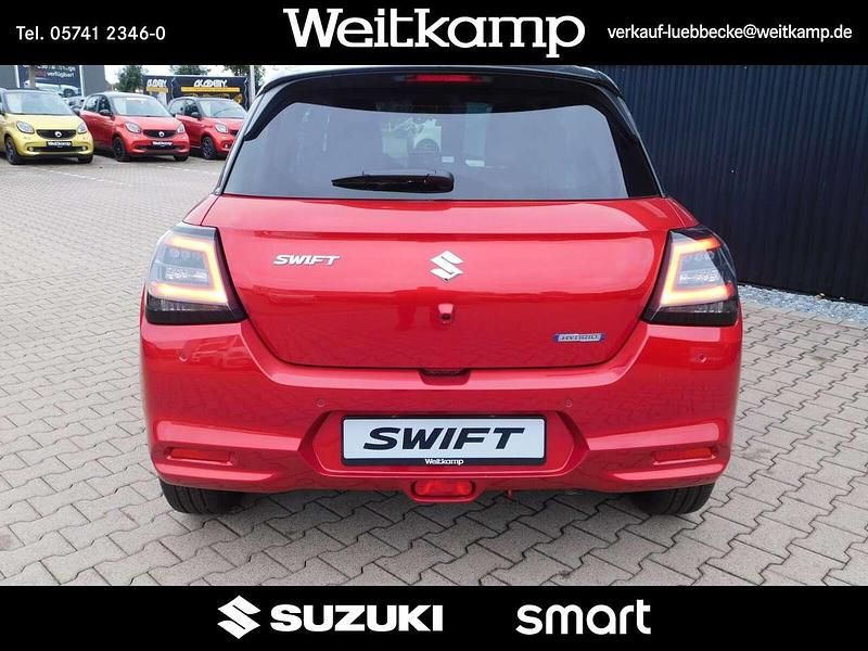 Gebraucht Suzuki Swift Comfort+ 83 PS (61 kW) 2025 Burning red pearl/super black Kleinwagen