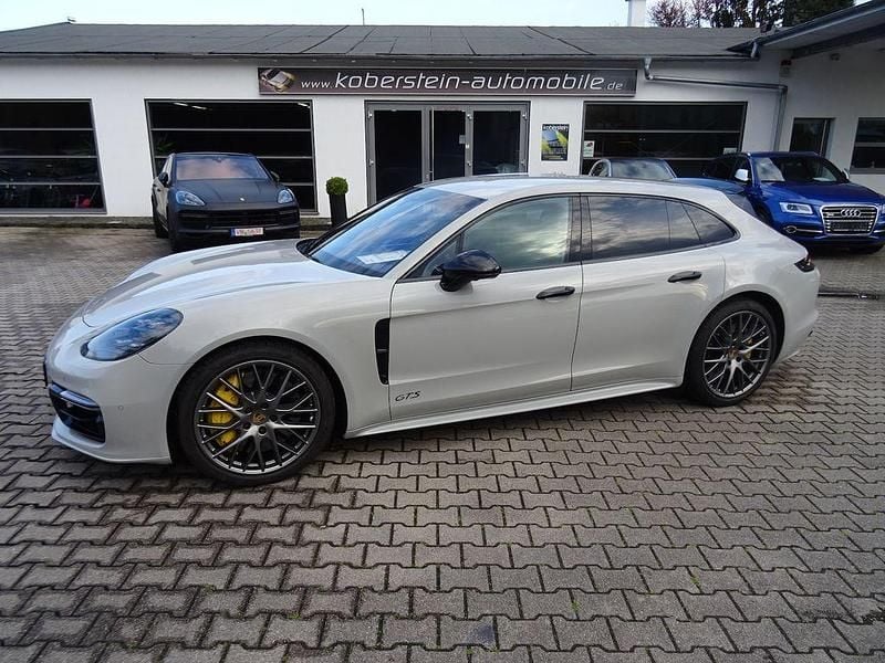 Grau Gebraucht 2019 Porsche Panamera GTS Sport Turismo Limousine | 67.850 € (Teuer) - Bild 1/4