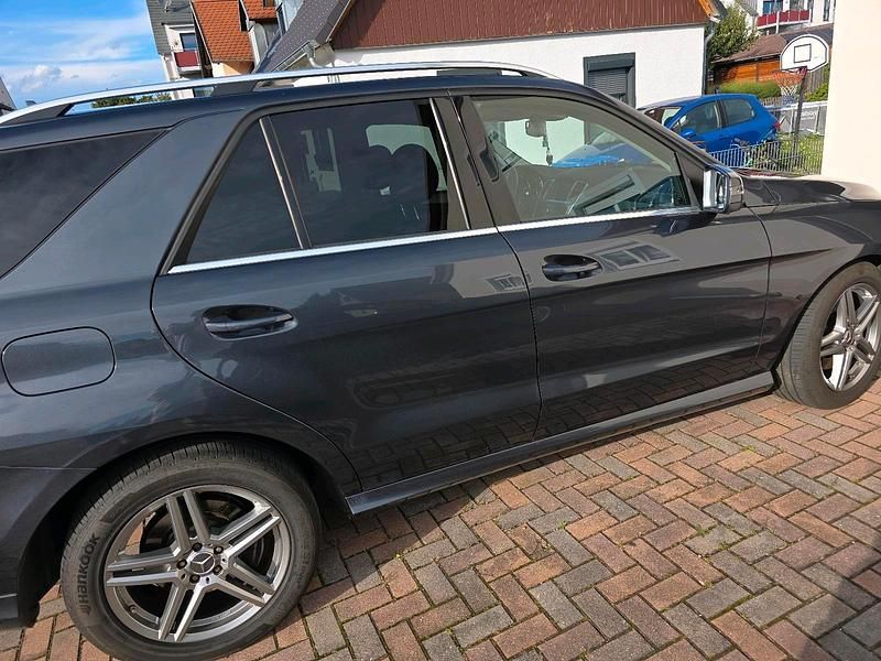 Gebraucht Mercedes ML350 258 PS (189 kW) 2014 Grau SUV