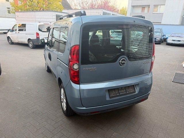 Second-hand Opel Combo 105 CP (77 kW) 2012 Albastru Monovolum