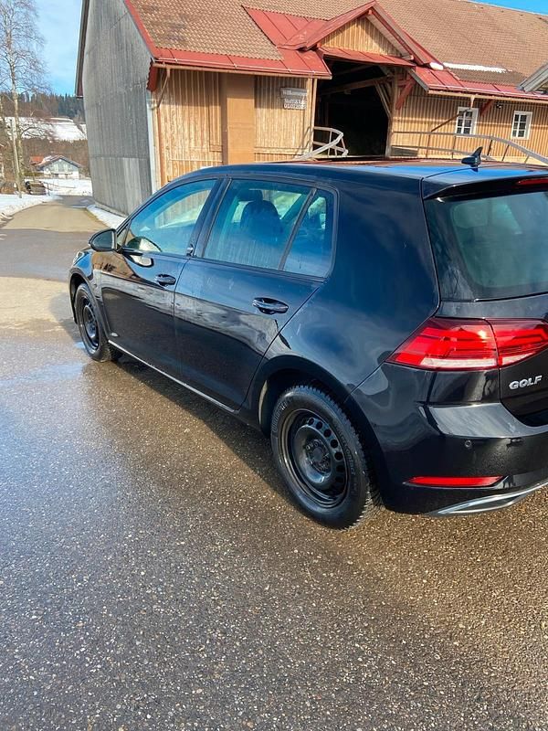 Gebraucht VW Golf VII Sound 110 PS (80 kW) 2018 Schwarz Limousine