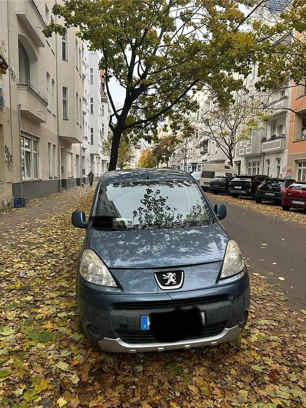 Blau Gebraucht 2010 Peugeot Partner Tepee Van / Kleinbus | 1.700 € (Fairer Preis) - Bild 1/4