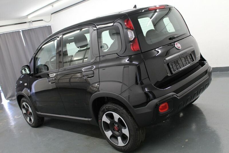 Schwarz Gebraucht 2023 Fiat Panda Cross Cross Kleinwagen | 15.699 € (Teuer) - Bild 1/4