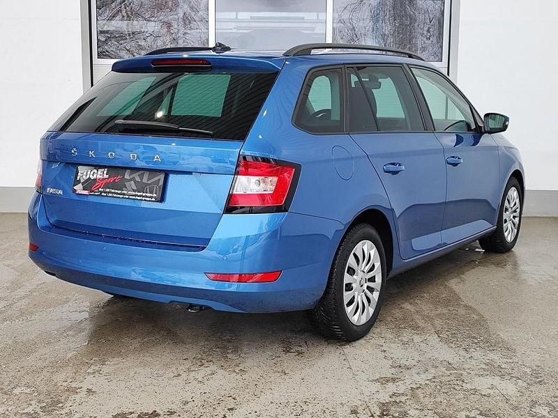 Gebraucht Skoda Fabia Ambition 95 PS (69 kW) 2022 Raceblau metallic Kleinwagen