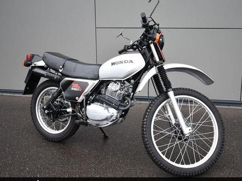 Second-hand Honda e 16 kW (22 CP) 1981 Gri Hatchback