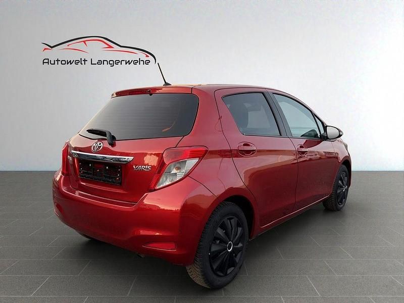 Gebraucht Toyota Yaris Life 99 PS (72 kW) 2012 Rot Kleinwagen