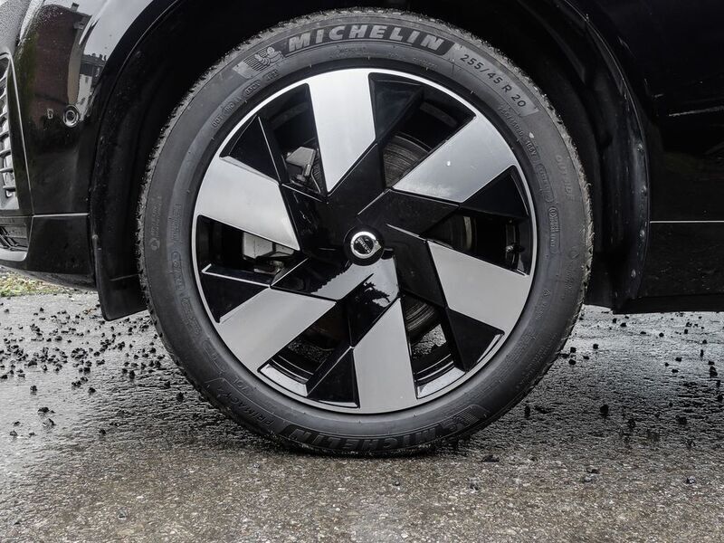 Gebraucht Volvo XC60 Plus 455 PS (334 kW) 2024 Onyx black/ metallic SUV