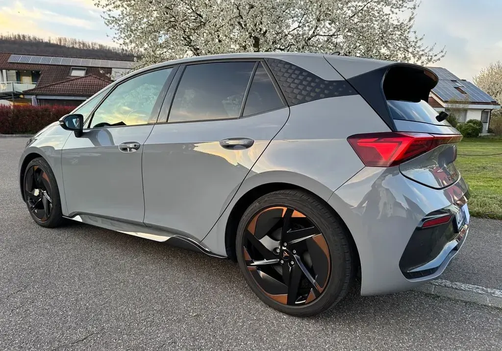 Używany Cupra Born 150 kW (204 KM) 2022 Szary Hatchback