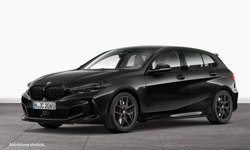 Schwarz Gebraucht 2021 BMW M135 Sport Line Kleinwagen | 33.990 € (Fairer Preis) - Bild 1/3