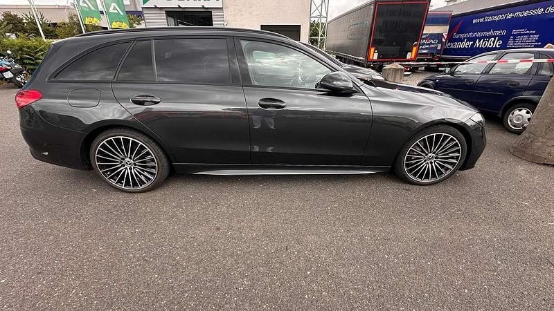 Schwarz Gebraucht 2022 Mercedes C220 AMG line Kombi | 38.900 € (Teuer) - Bild 1/4